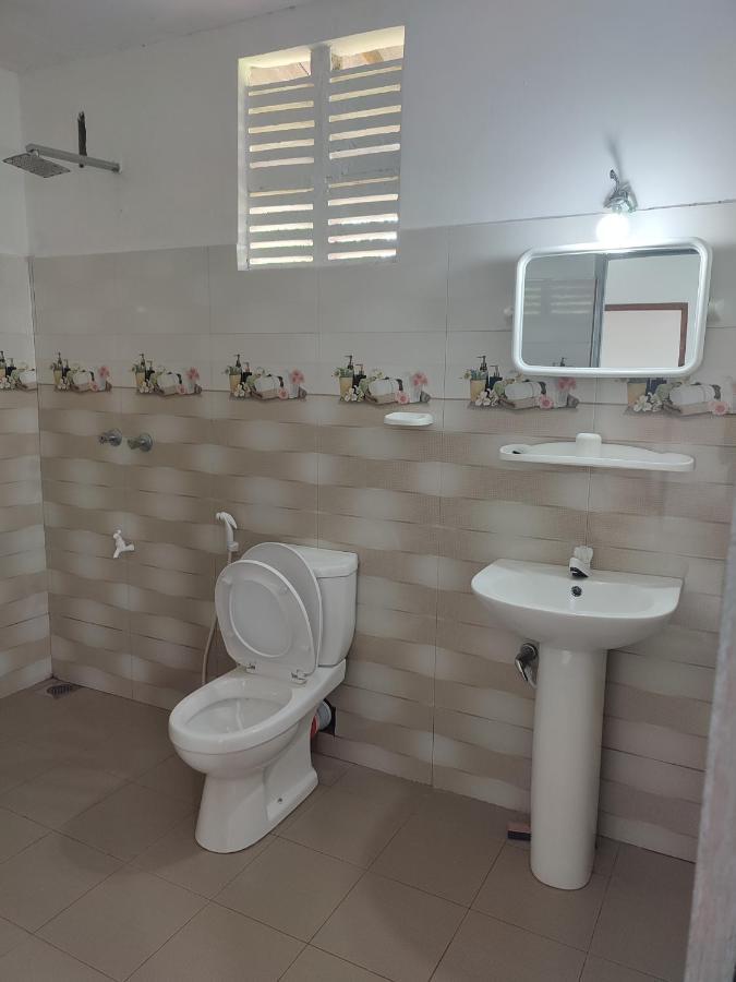 Rest Point Hotel Unawatuna Bagian luar foto