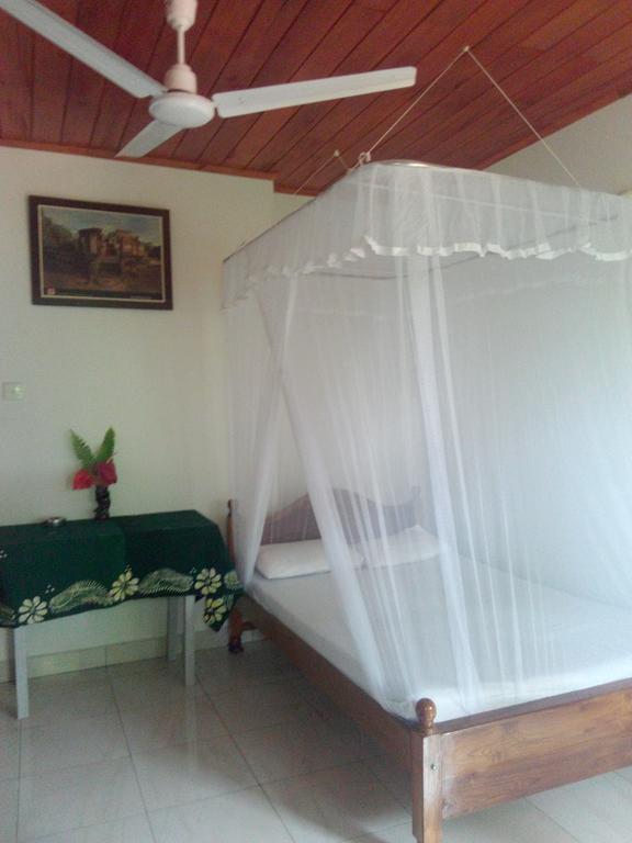 Rest Point Hotel Unawatuna Bagian luar foto