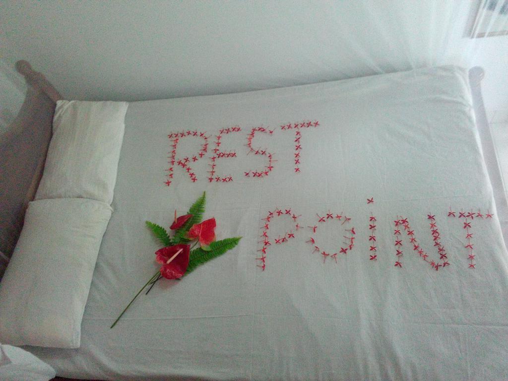 Rest Point Hotel Unawatuna Bagian luar foto